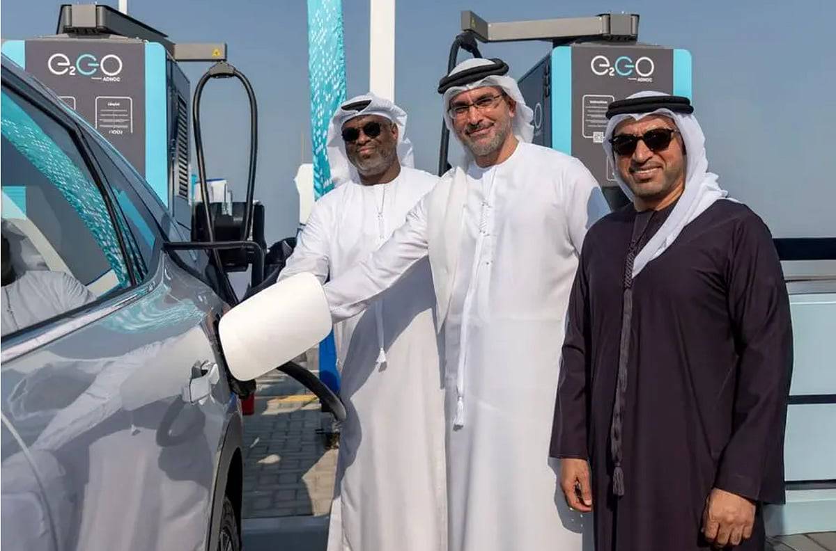 الإمارات تتجه نحو مستقبل مستدام بافتتاح أكبر مركز لشحن السيارات الكهربائية فائق السرعة
