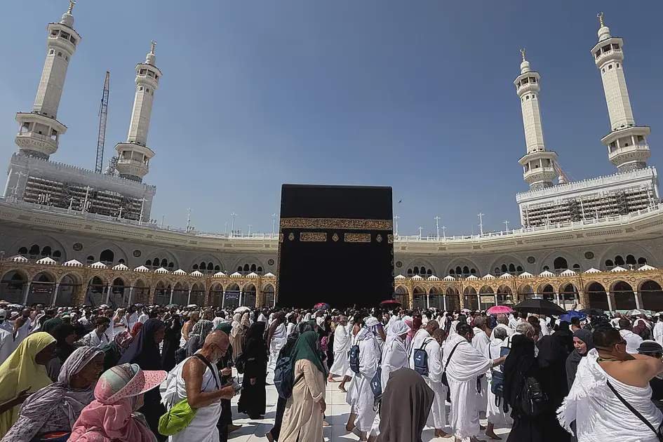 UAE Umrah Agents See Bookings Halve After Houthi Strikes on Saudi Airports