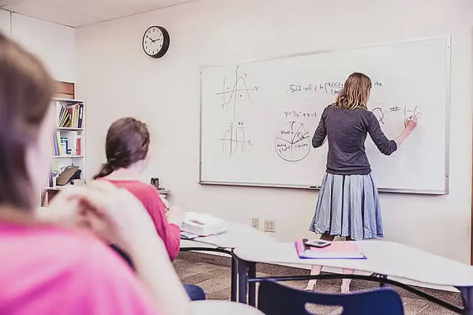 Dubai Grants Golden Visas to Private-Sector Teachers on World Teachers' Day